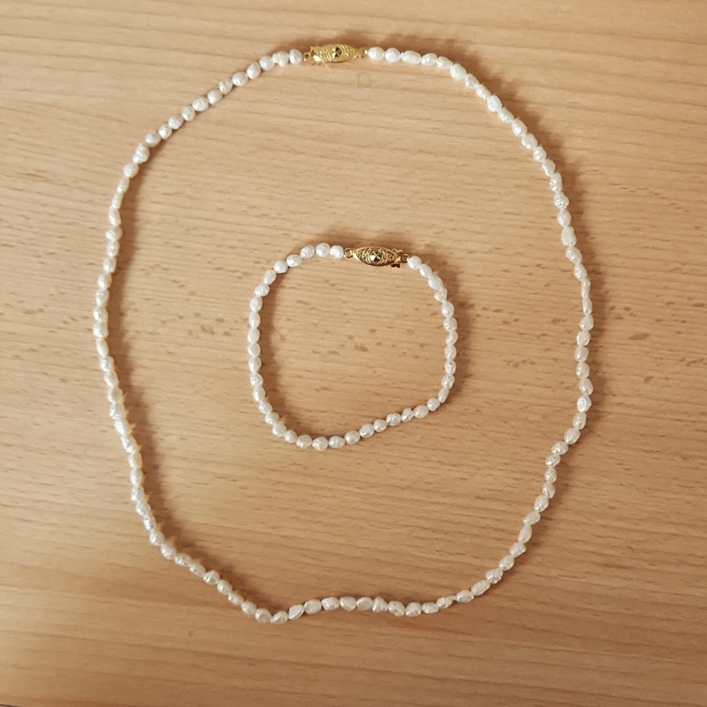 Freshwater Pearl Necklace & Bracelet set